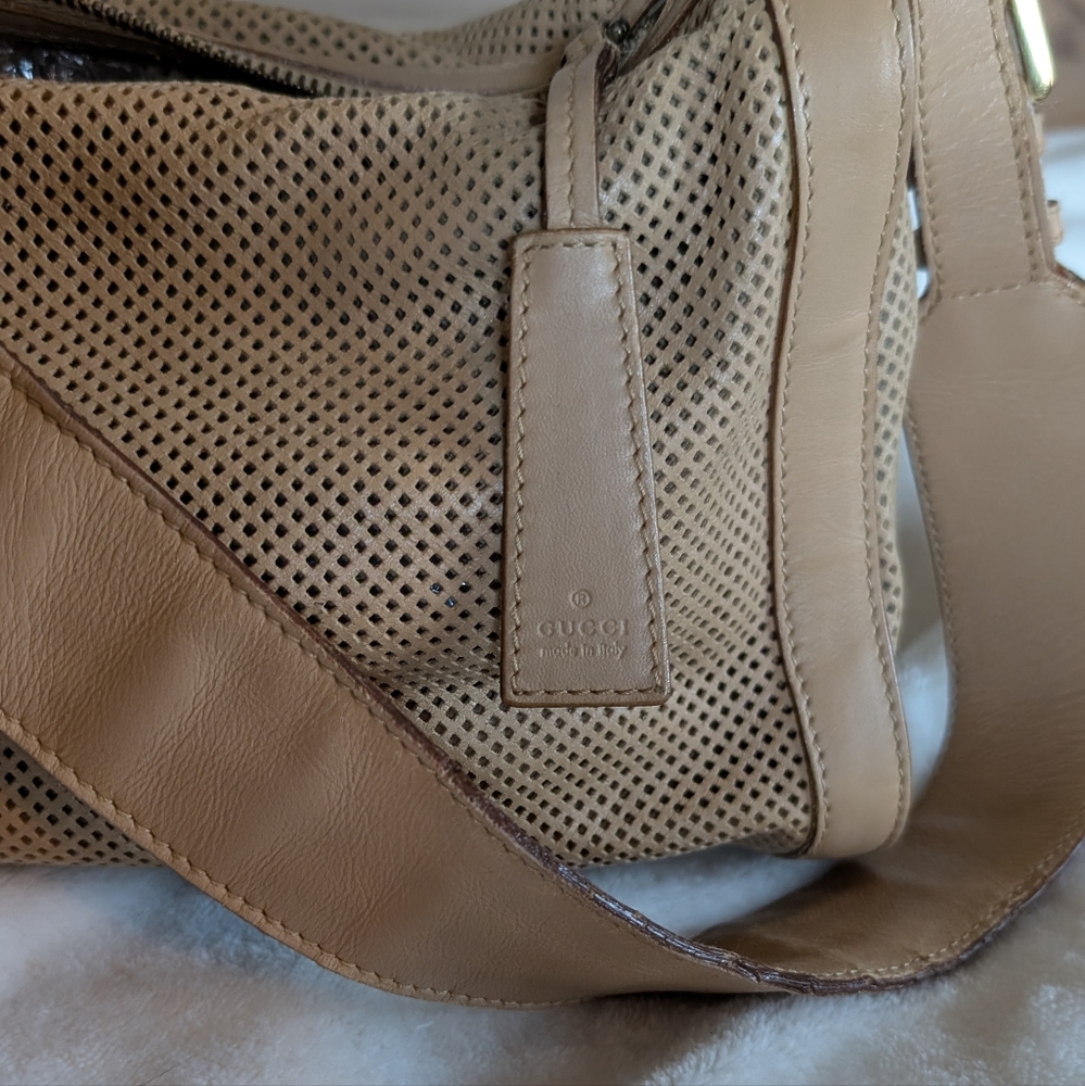 GUCCI tan perforated leather small shoulder bag - Picture 5 of 9